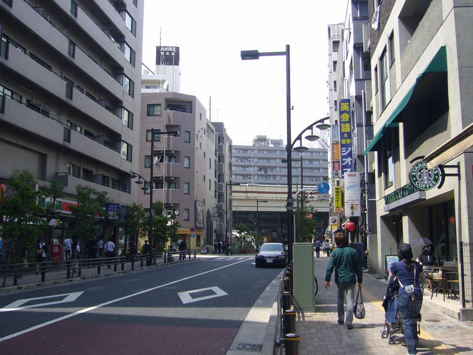 明大前駅前通り写真画像