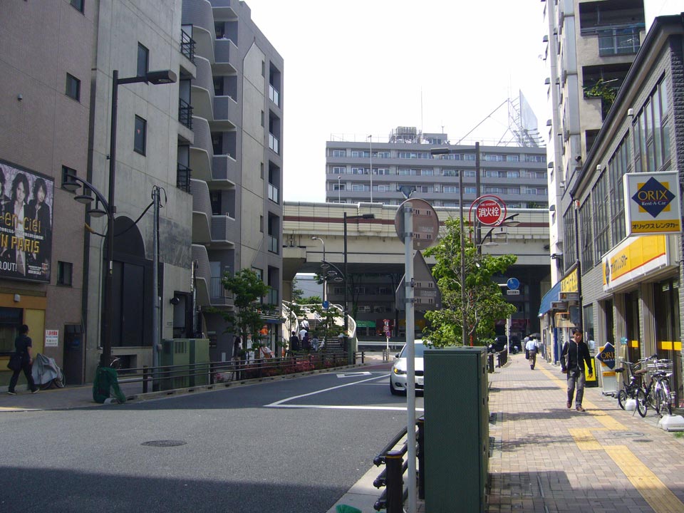 明大前駅前通り写真画像