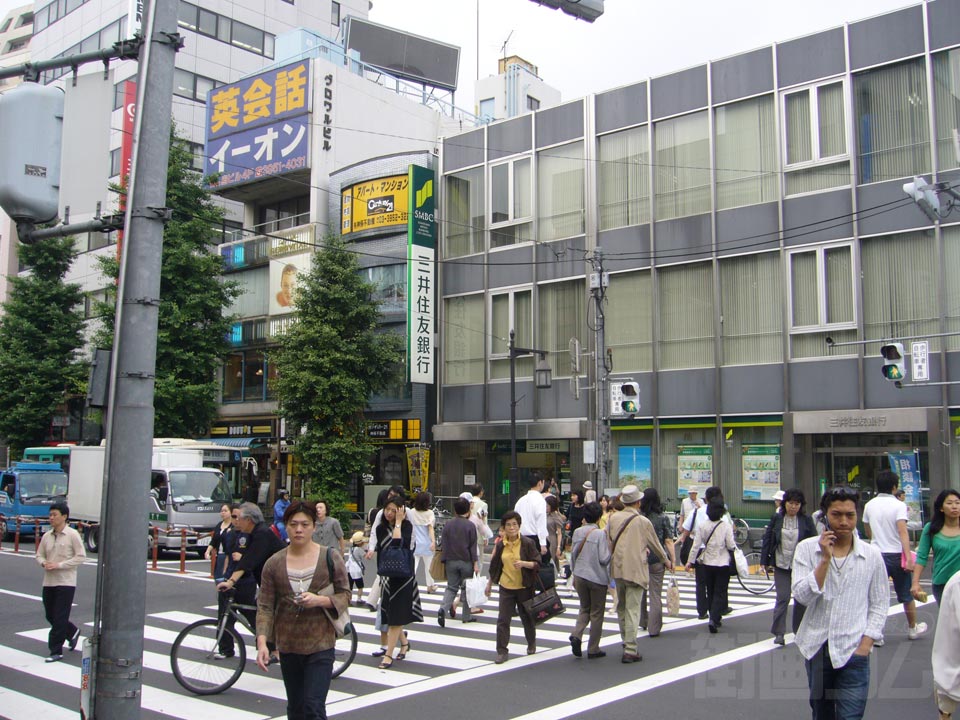目白駅前交差点写真画像