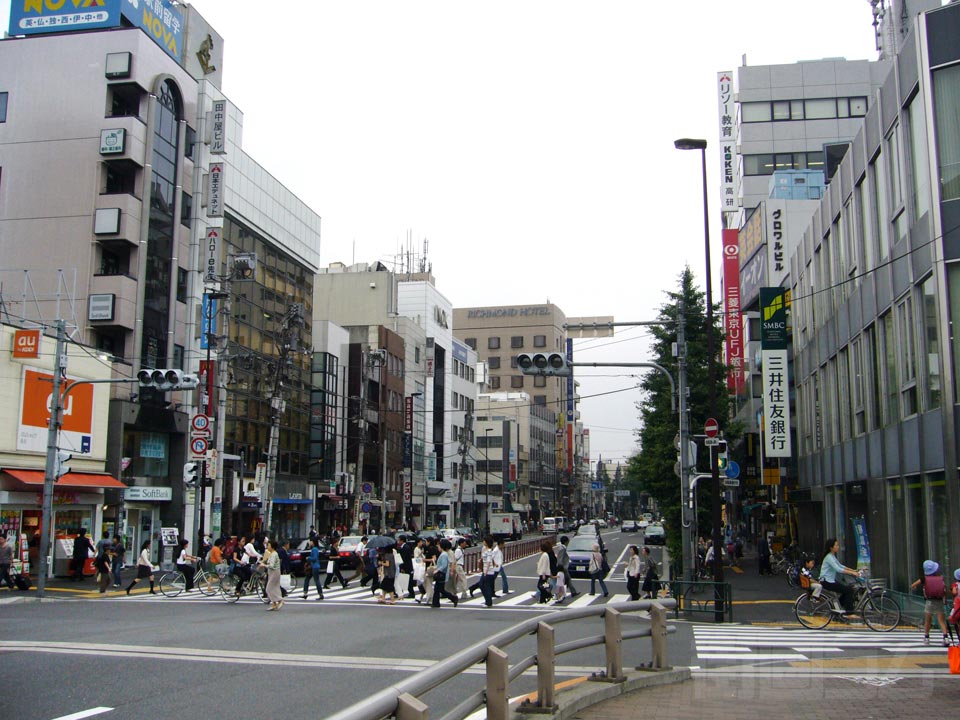 目白駅前交差点写真画像