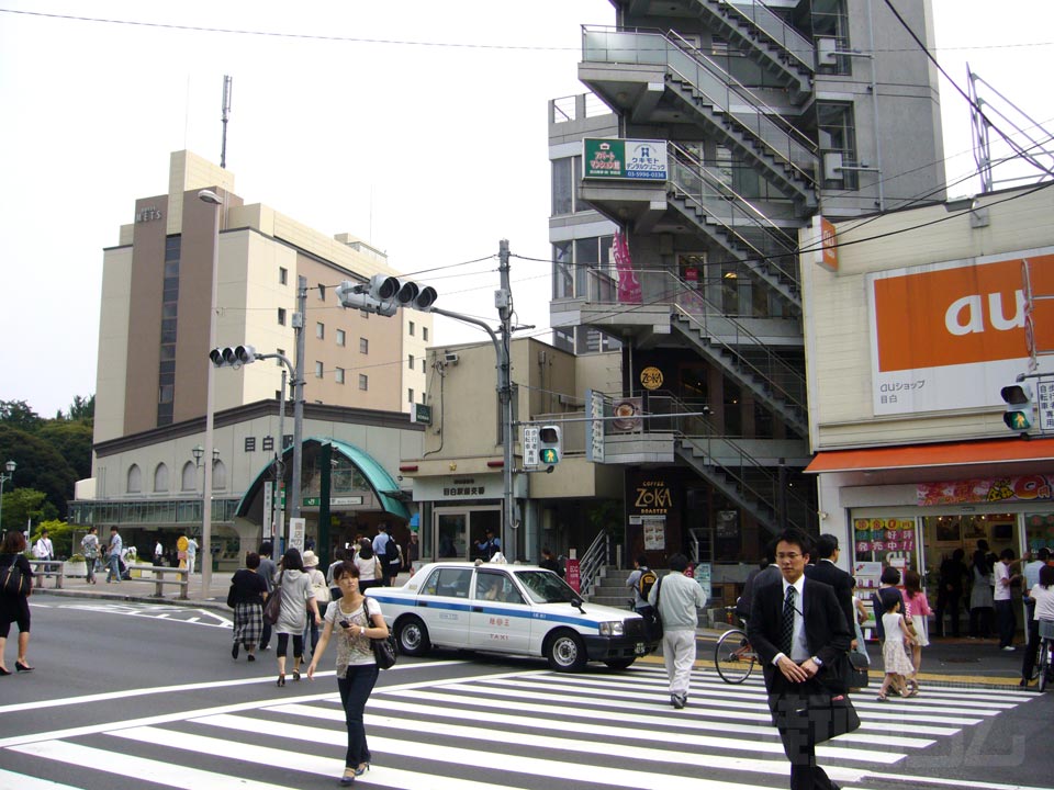 目白駅前交差点写真画像