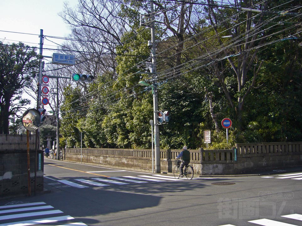 宮の坂駅前交差点写真画像