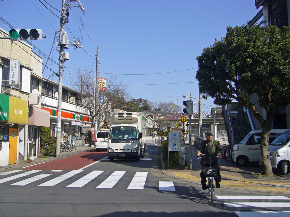宮の坂駅前交差点写真画像
