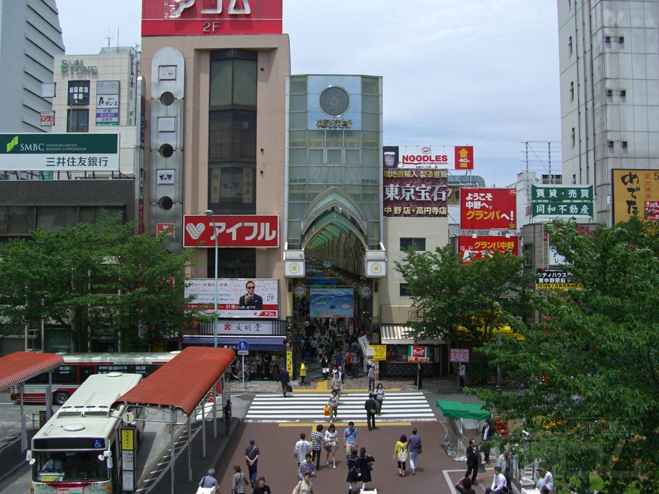 JR中野駅ホームから中野サンモール方面