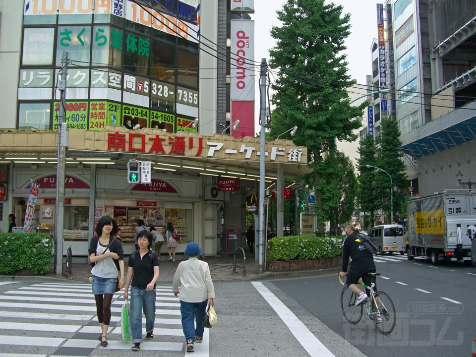 南口本通りアーケード街