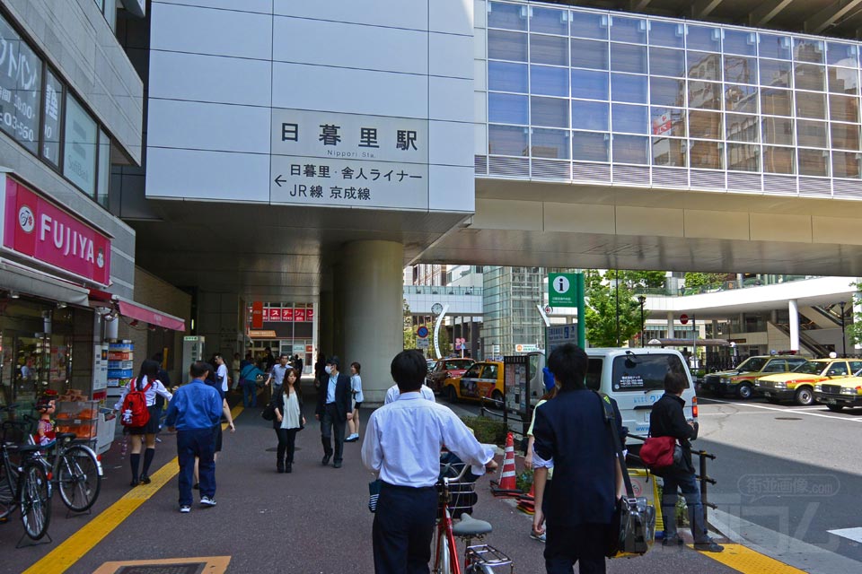 JR・京成日暮里駅東口前