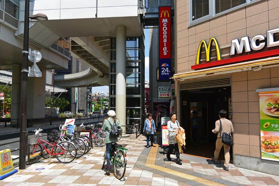 JR・京成日暮里駅東口前