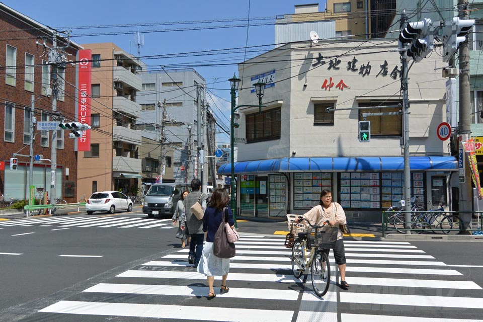 日暮里中央通り交差点