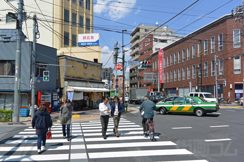 日暮里中央通り交差点