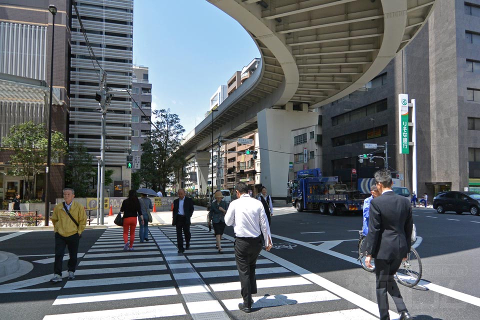 西日暮里二丁目交差点