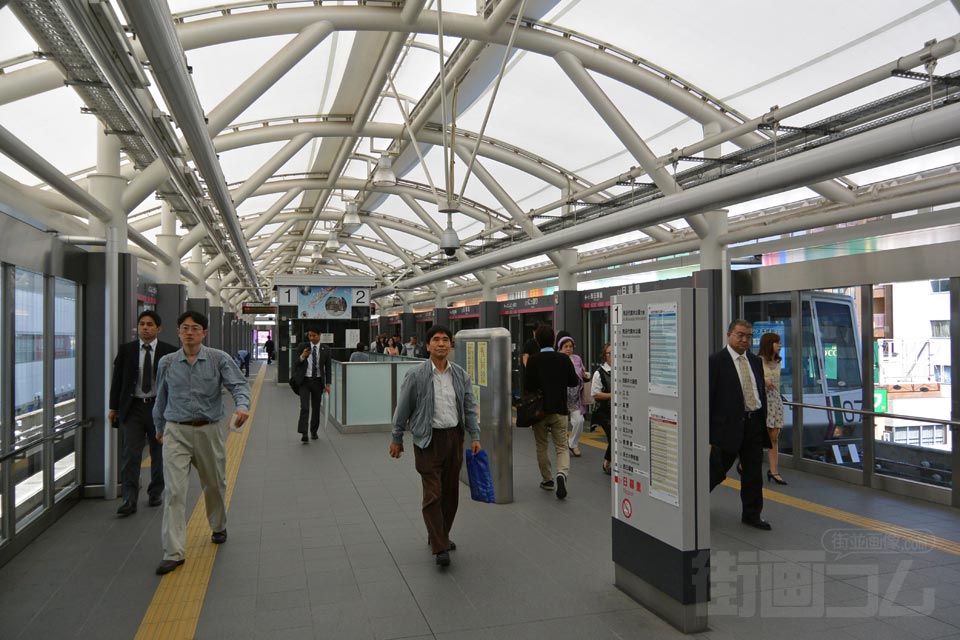 東京都交通局日暮里駅ホーム(日暮里・舎人ライナー)
