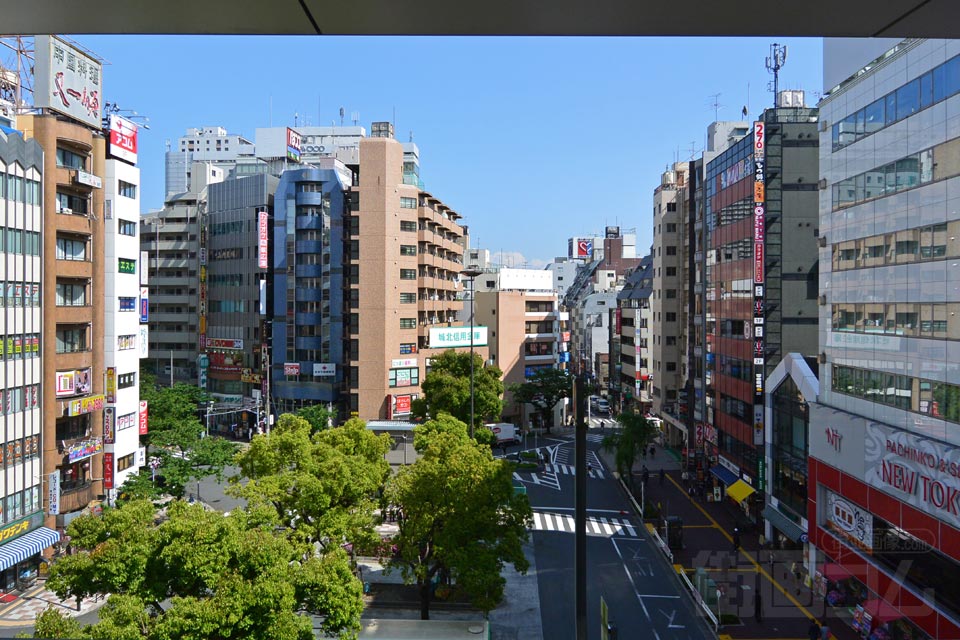 日暮里・舎人ライナー日暮里駅ホームから駅前