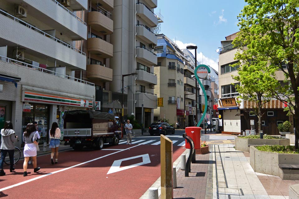 日暮里駅前商店街