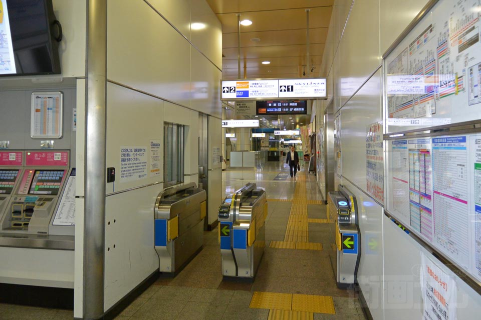 京成日暮里駅南改札口