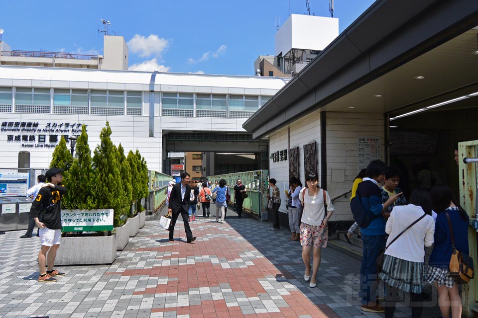 JR日暮里駅南口前