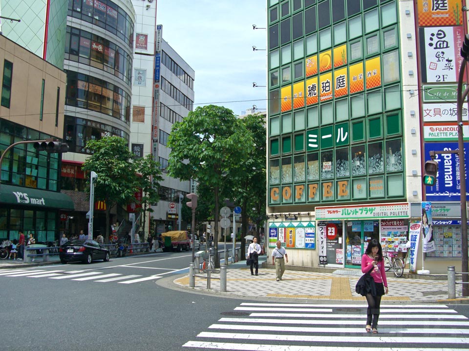 東京メトロ西葛西駅北口前