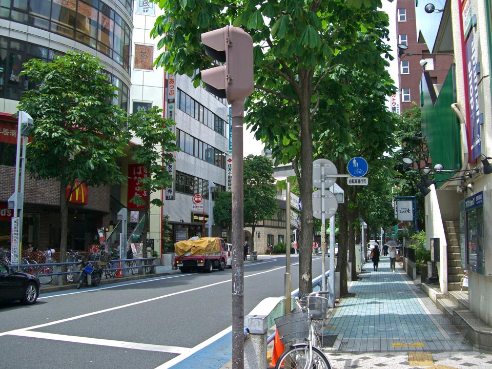 東京メトロ西葛西駅北口前