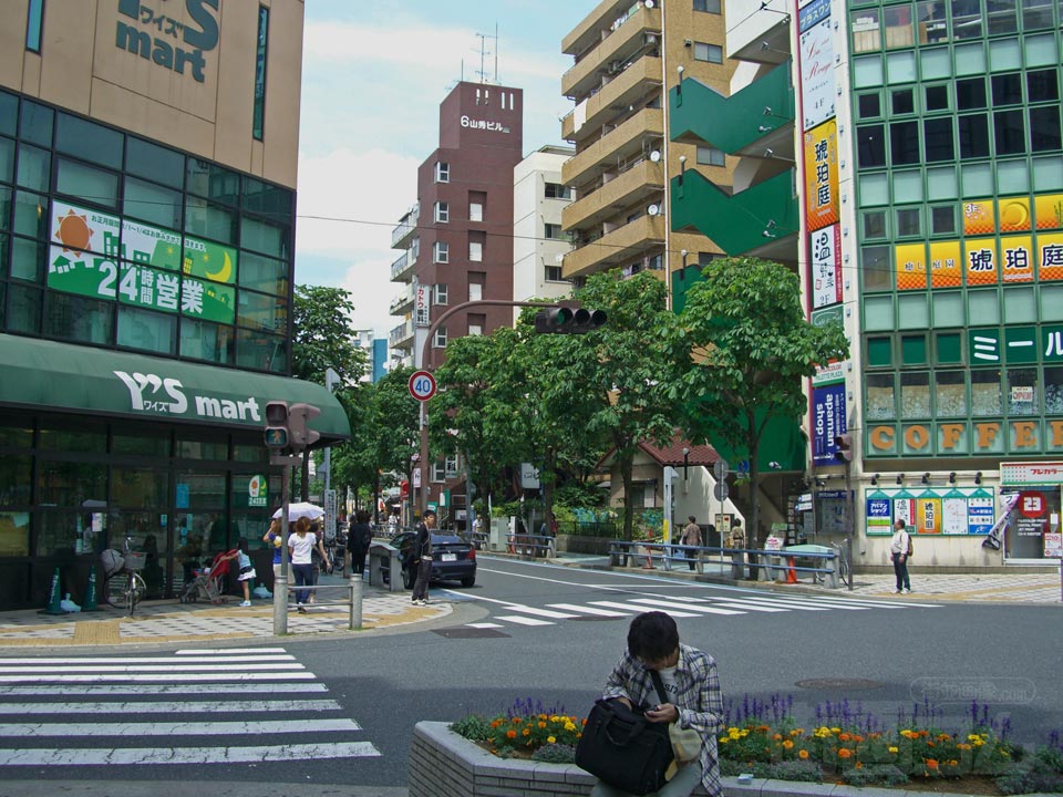 東京メトロ西葛西駅北口前