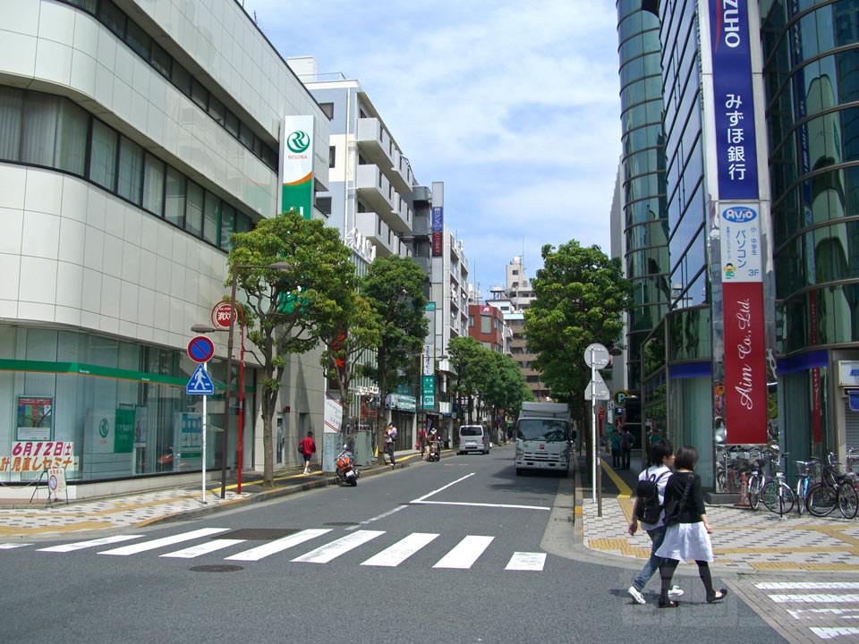 東京メトロ西葛西駅北口前