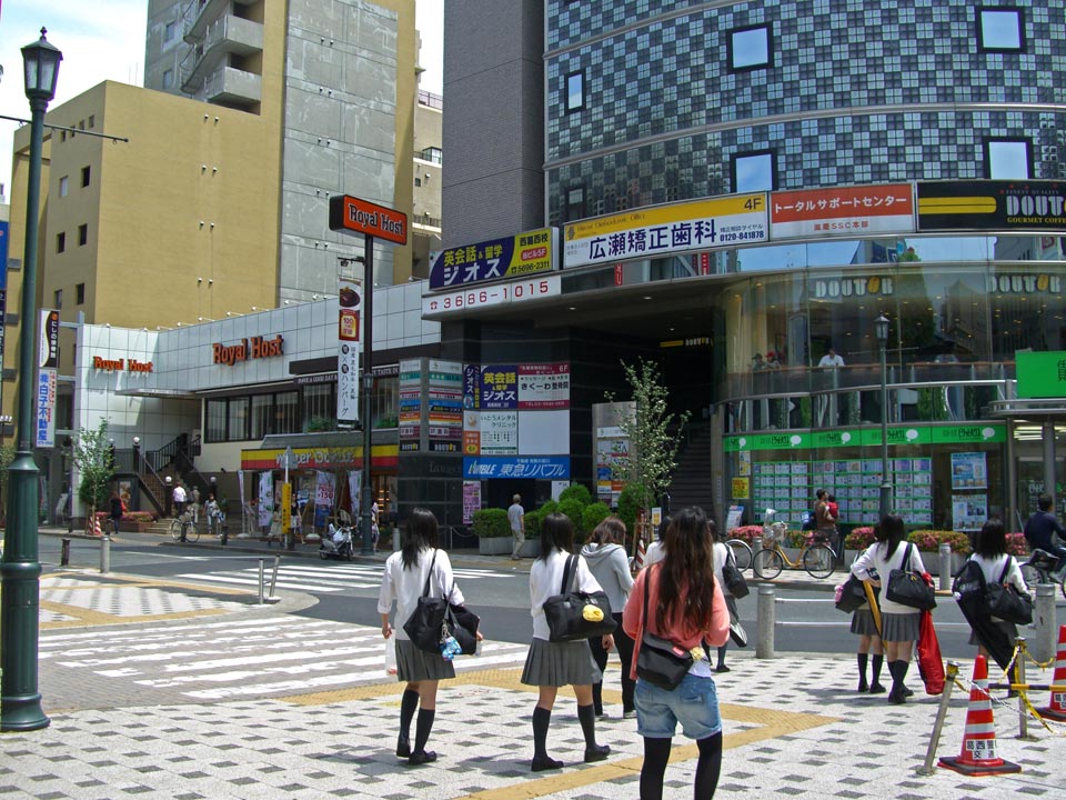 東京メトロ西葛西駅南口前