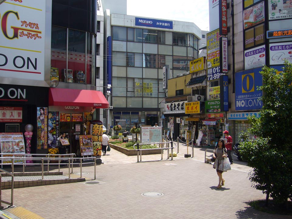 JR西荻窪駅南口前