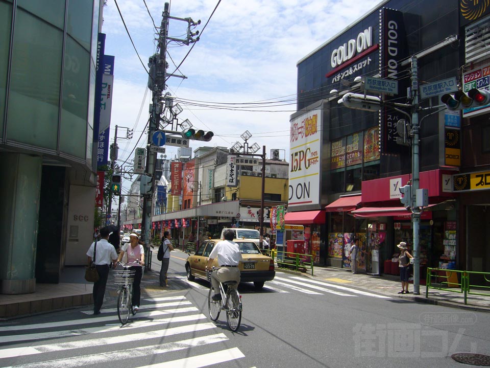 西荻窪駅入口交差点