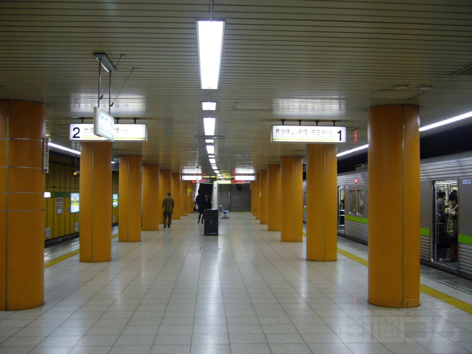 都営地下鉄住吉駅ホーム(都営新宿線)