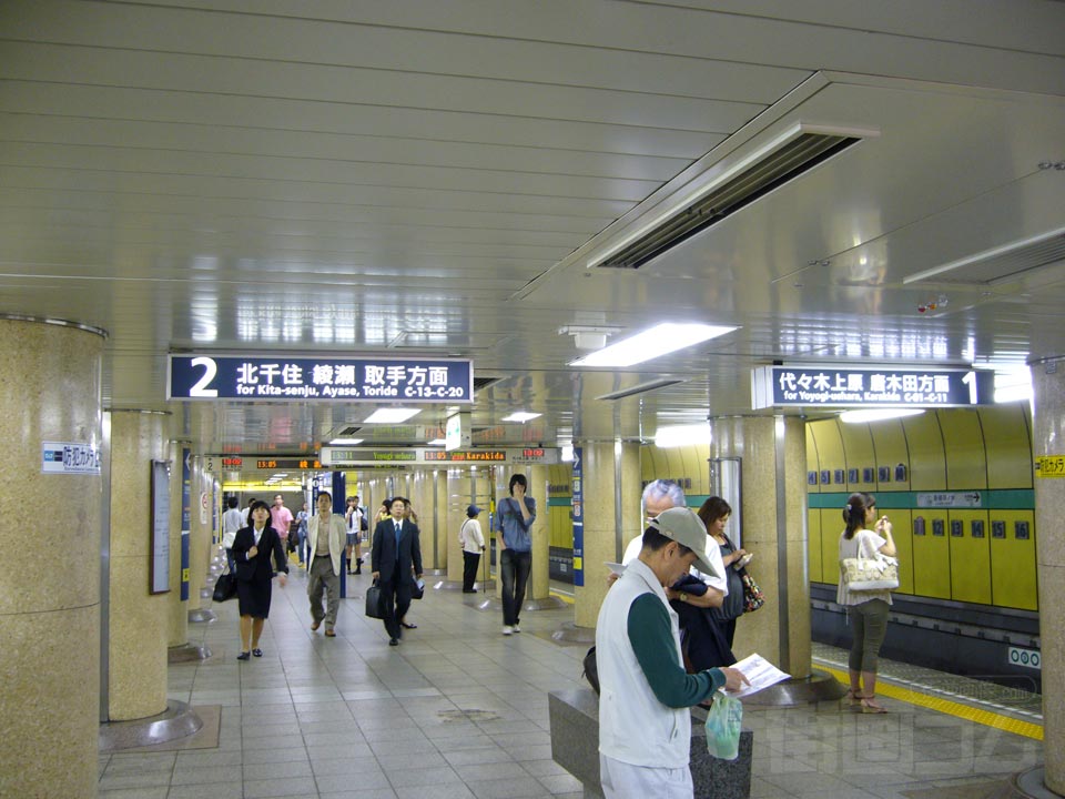 東京メトロ新御茶ノ水駅写真画像