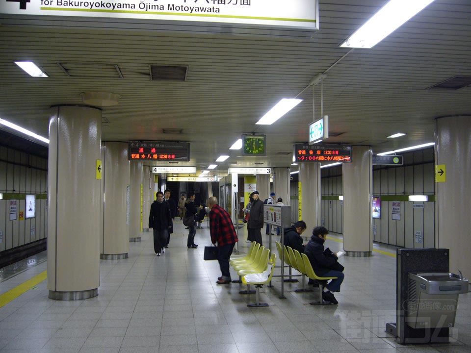 都営地下鉄小川町駅ホーム(都営新宿線)