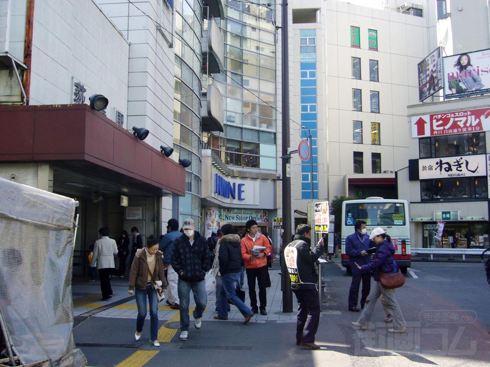 JR・東京メトロ荻窪駅北口前