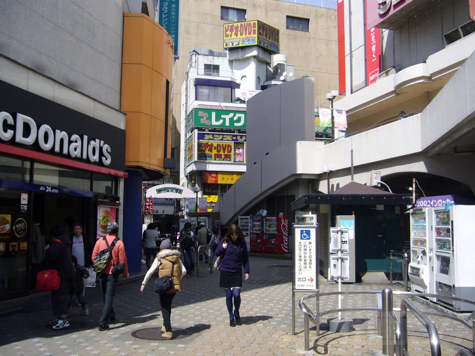 JR荻窪駅西口北側前