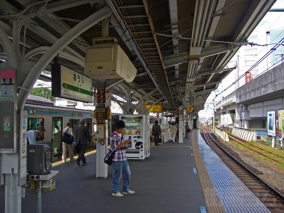 JR王子駅ホーム写真画像