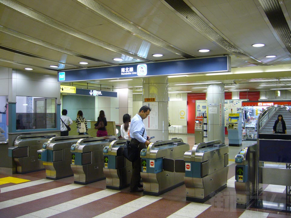 東京メトロ王子駅改札口写真画像