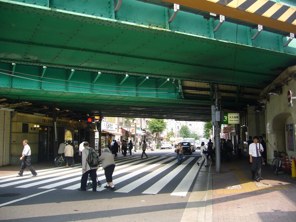JR大久保駅北口前