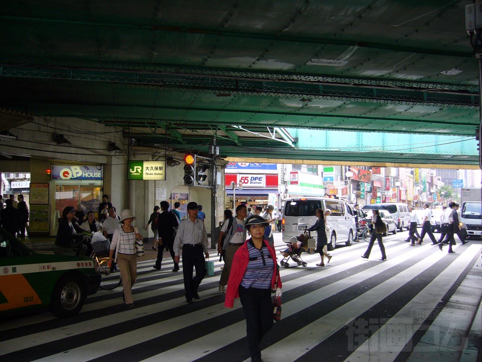 JR大久保駅北口前