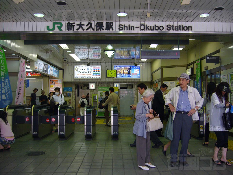 JR新大久保駅改札口