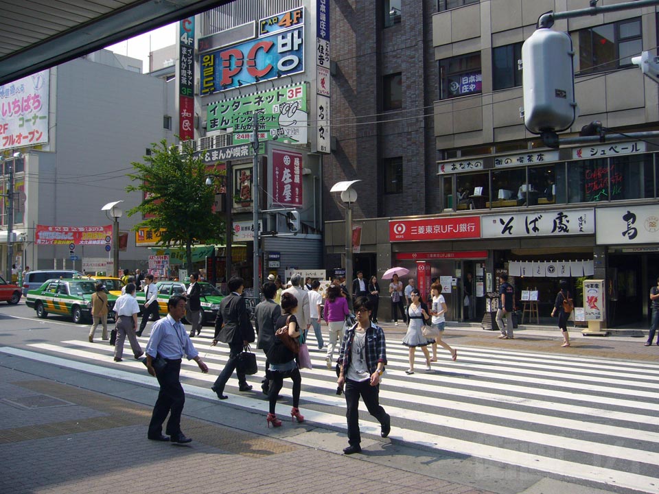 新大久保駅前交差点