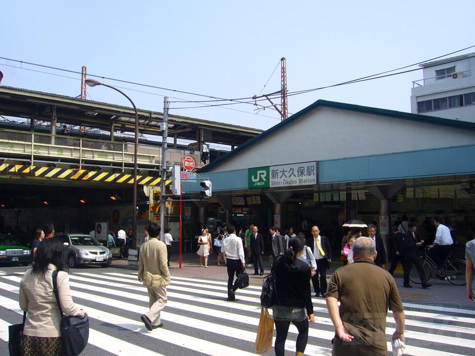 新大久保駅前交差点