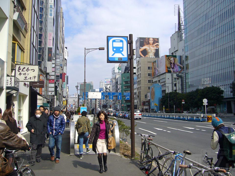 青山通り(国道246号線)
