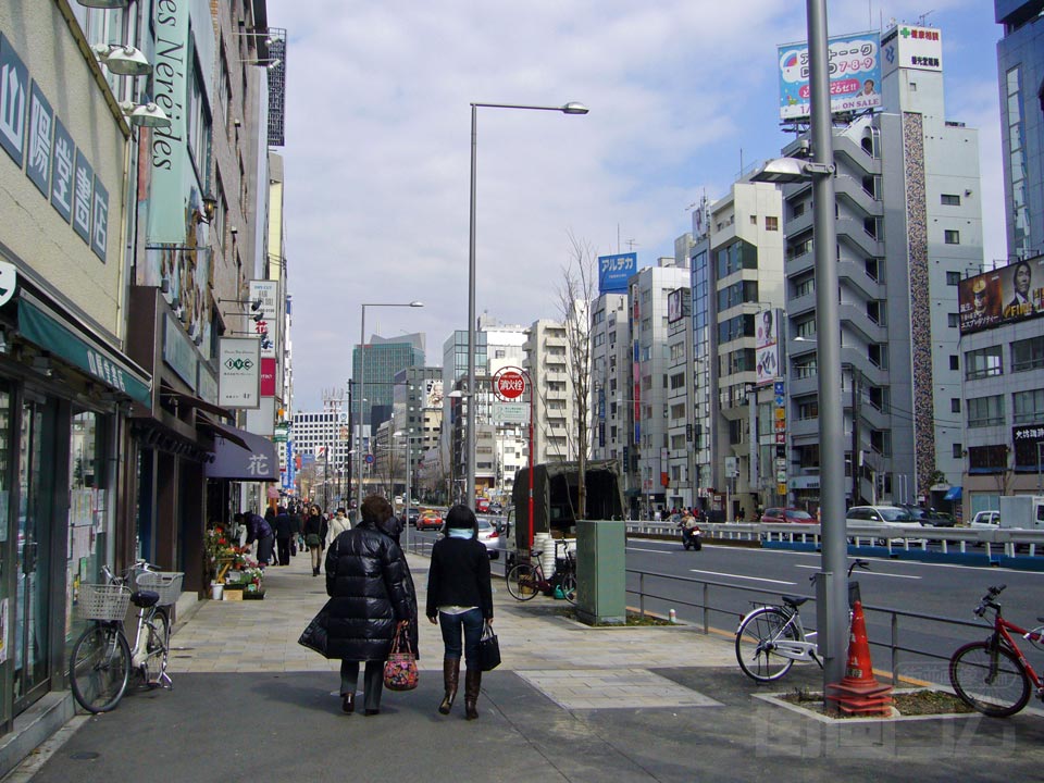 青山通り(国道246号線)