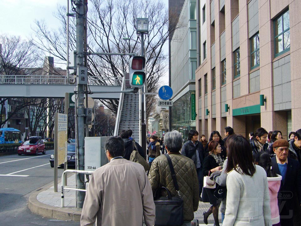 表参道(都道413号線)