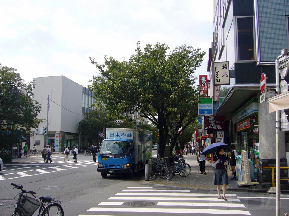 桜新町商店街・駅前通り