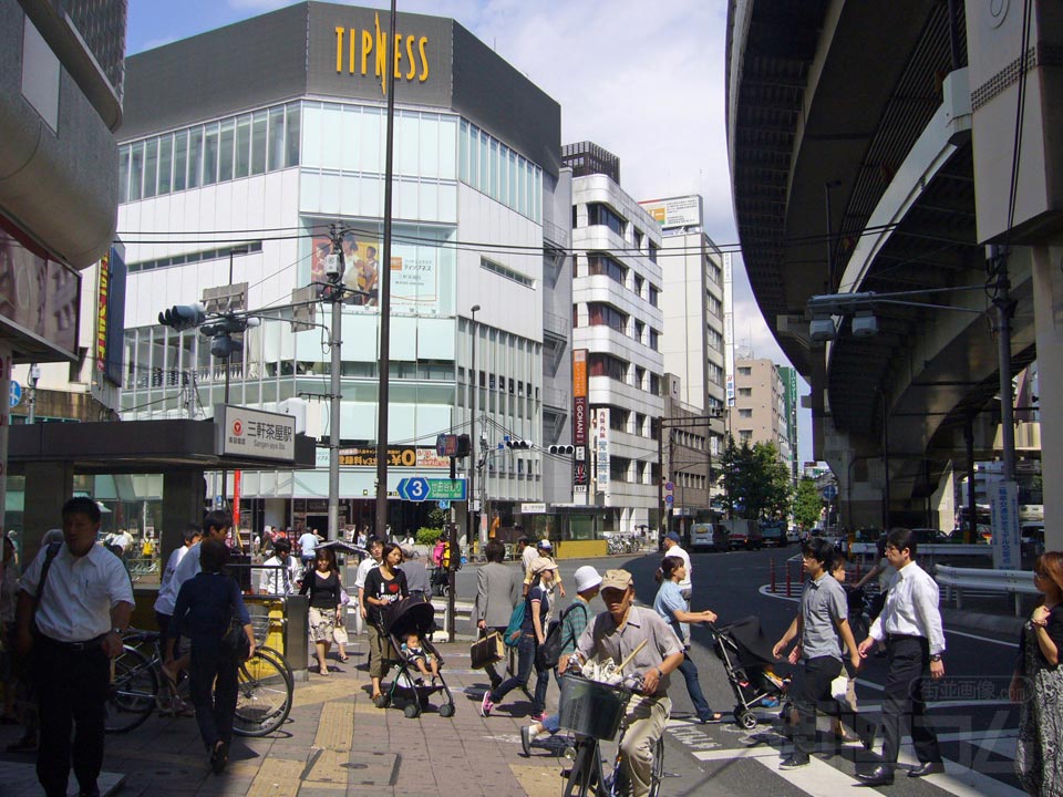 東急三軒茶屋駅世田谷通り口
