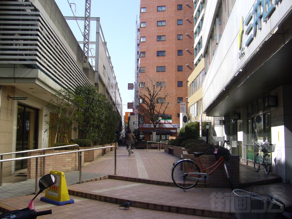 京王笹塚駅前