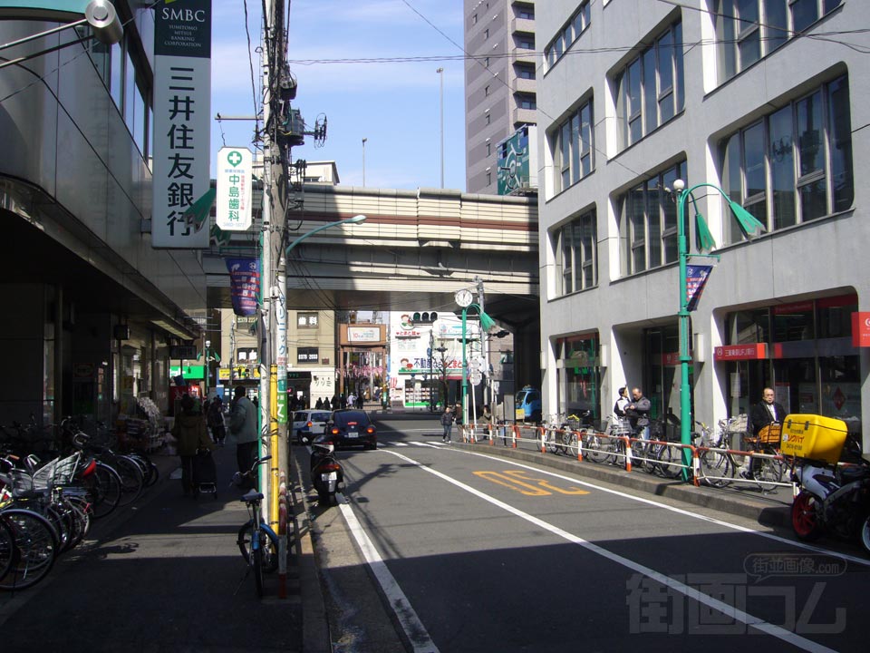 京王笹塚駅前