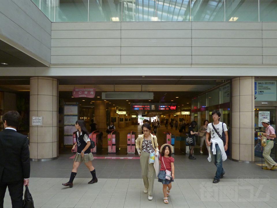 小田急成城学園前駅改札口