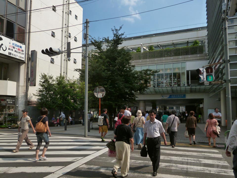 成城学園前駅北口スクランブル交差点