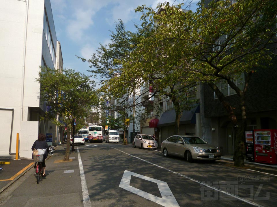 小田急成城学園前駅北口前