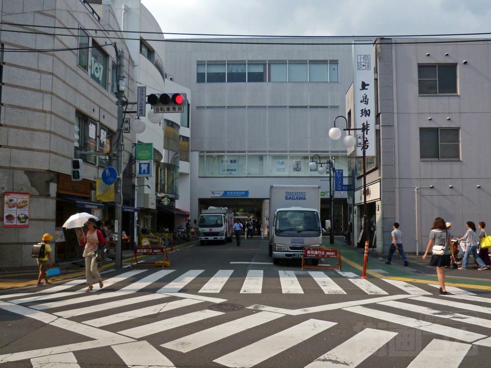 成城学園前駅南口スクランブル交差点