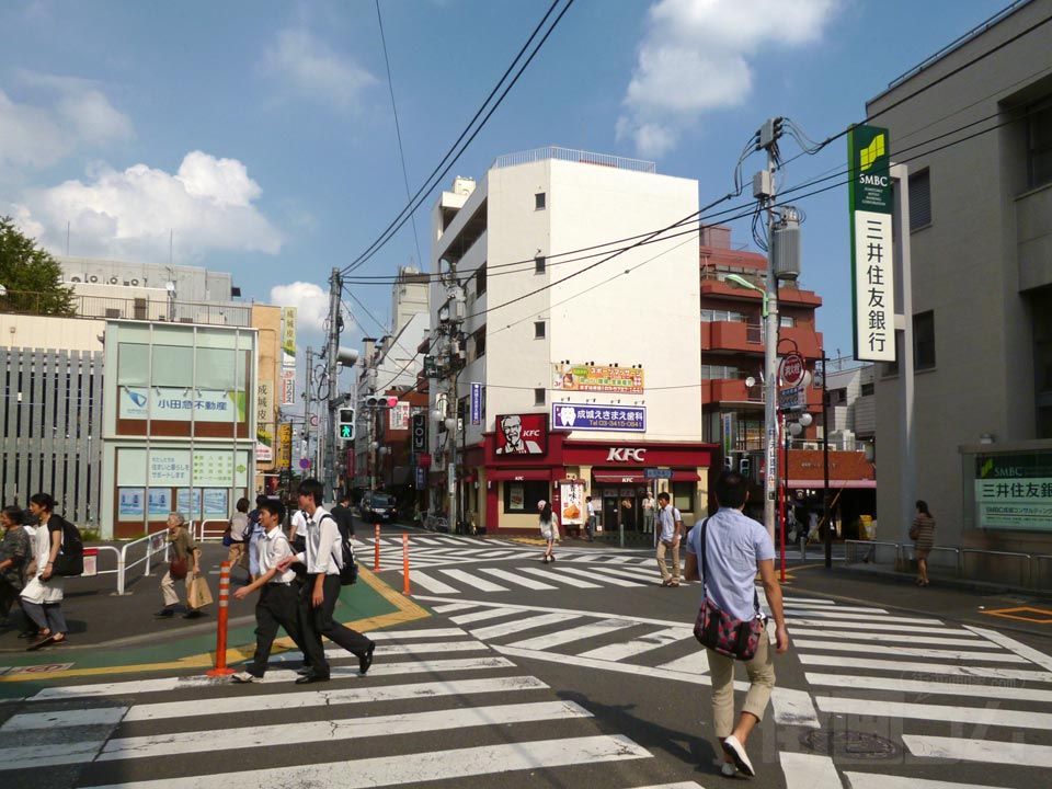 成城学園前駅南口スクランブル交差点